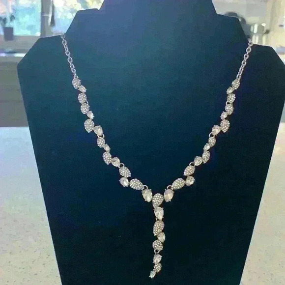 Inc crystal type cluster necklace - Picture 1 of 2